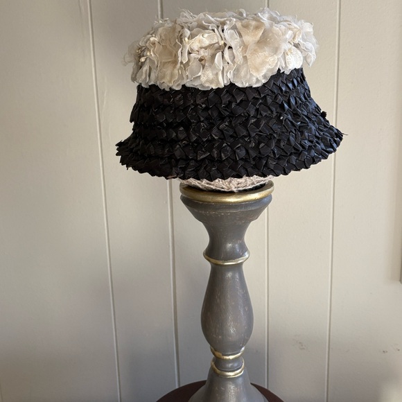 Vintage 1960's Black and Cream Flowers Woven Hat - Picture 2 of 6